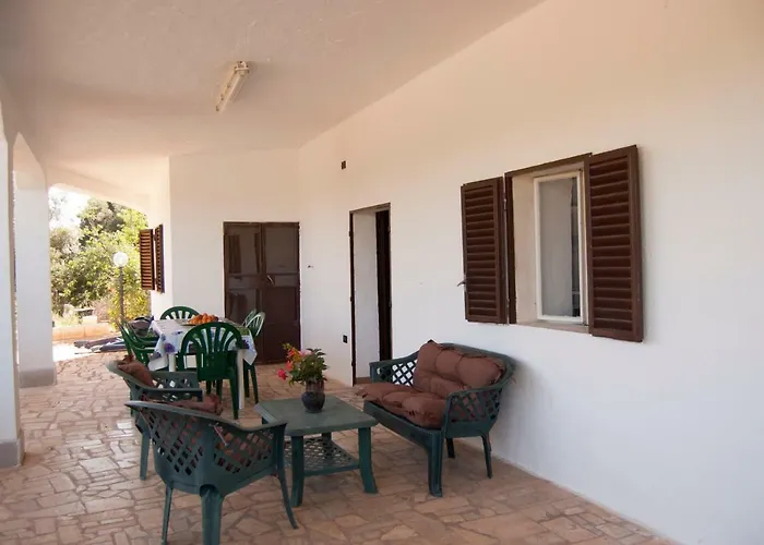 Casa Lucia 奥斯图尼